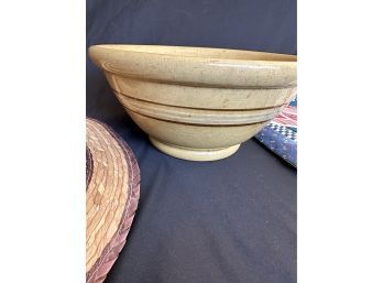 Yellow Ware Bowl And 8 Placemats