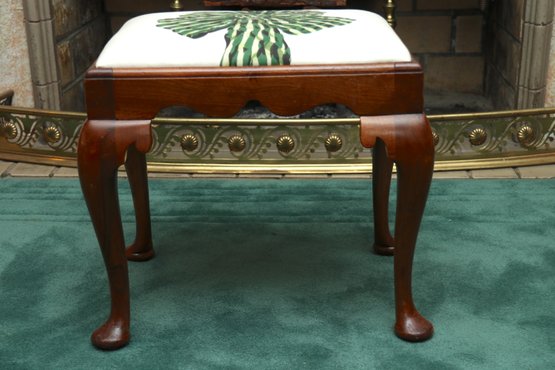 Ottoman Side Table With Green Bow Design