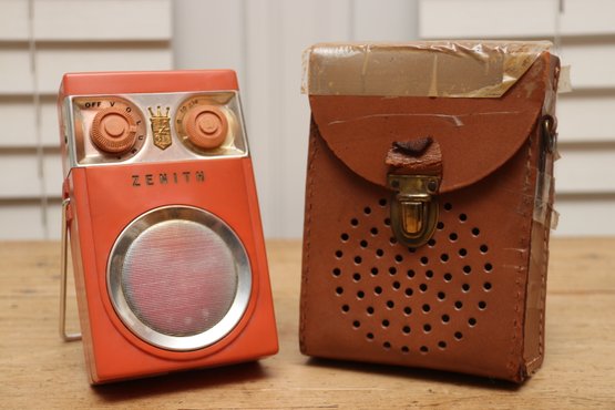 Vintage Zenith Radio (Case Is Worn)