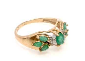 14l Gold Ring With Emerald Stones