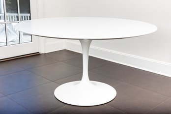 Knoll Eero Saarinen Round Tulip Table