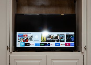 Samsung 32 Inch Television With Remote
