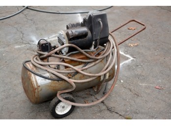 Campbell Hausfeld Air Compressor With Hoses