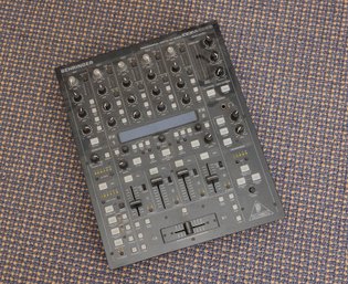 Behringer Model DDM4000