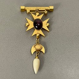 Hanging Gold-tone Brooch