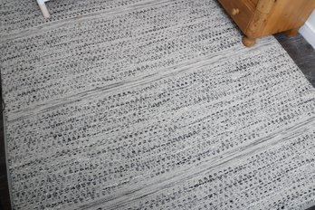 Gray & White Area Rug 6 X 9 Feet