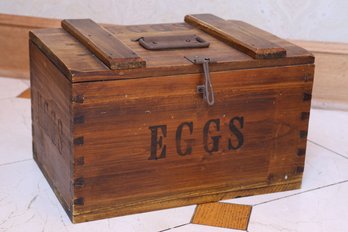 Wooden Traveling Egg Crate With Latch And Carrying Handle