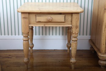 Old Farmhouse Pine Manor Turned Leg End Table