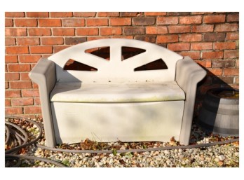 Outdoor Rubbermaid Storage Bench Seat