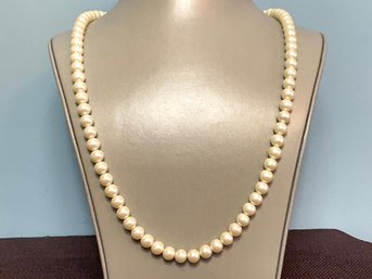 Single Strand Faux Pearl Necklace