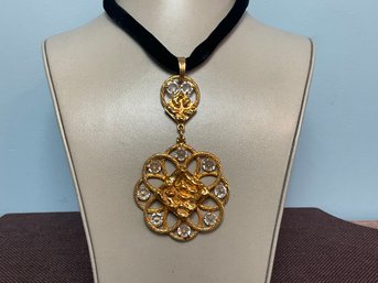 Elegant Velvet Necklace With Gold Pendant