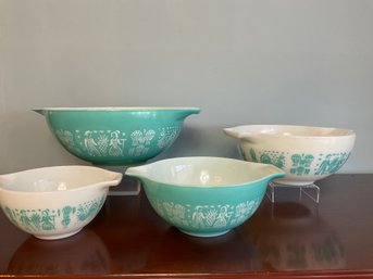 Vintage Pyrex Amish Butterprint Nesting Bowls