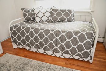 Tubular Metal Frame Daybed With Mattress And Bedding