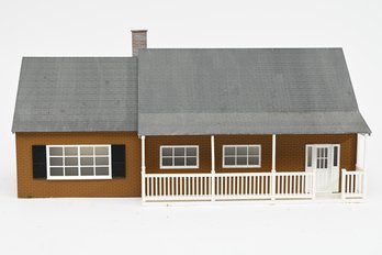 Lionel Brown Farm House Scenery Kit Professionally Weathered