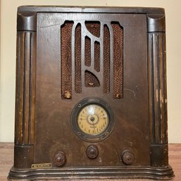 Vintage Automatic Radio Mfg. Co. Radio