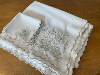 Vintage Scalloped Embroidered Tablecloth And Napkins