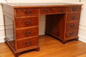 English Manor House Leather Top Desk (2 Of 2)