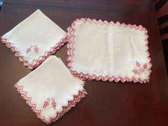 White With Red Trim Linen Napkins And Placemats Set Of 30