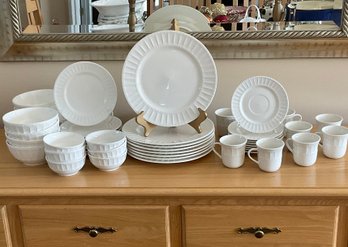 Gibson Home Collections White Dinnerware Service For 8