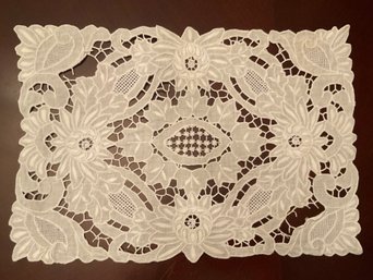 15 White Linen Placemats