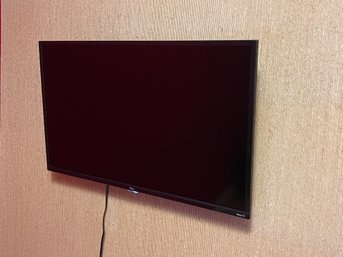 32 Inch Roku TV With Remote