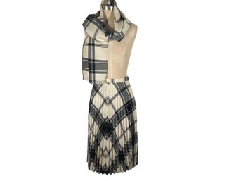 Highland Queen Virgin Wool Pleated Plaid Skirt With Coordinating Scarf - Size 10