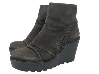 Vince Camuto Gray & Black Wedge Platform Ankle Boots Size 7.5M