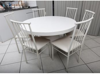 White Formica Round Table With 6 Metal Chairs
