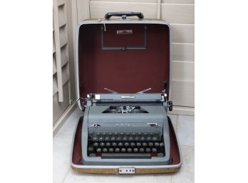Vintage Royal Quiet DELuxe Typewriter