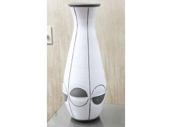 White Ceramic Vase With Optical Illusion Design