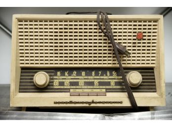Vintage Nord Mende Sterling Bakelite Radio