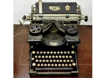 Antique 1920s ROYAL No 10 Typewriter