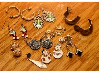 Costume Jewelry Earrings Lot