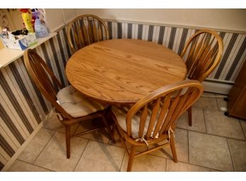42' Round Country Pine Kitchen Table And 4 Cushioned Chairs