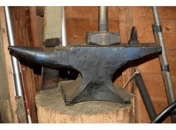 Large 107lb Trenton Heavy Antique Anvil With Tools