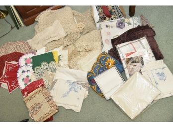 Vintage Linens And Table Cloths