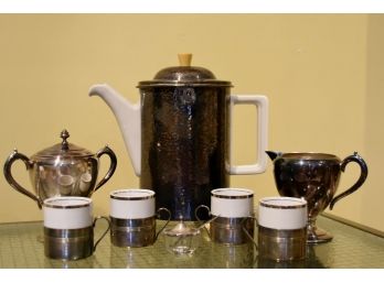 Bakelite Tea Pot With 4 Cups