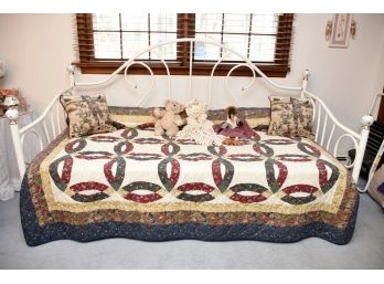 White Metal Frame Day Bed With Quilt And Accessories