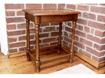 Oak Side Table With Bowed Front 19 X 13 X 22