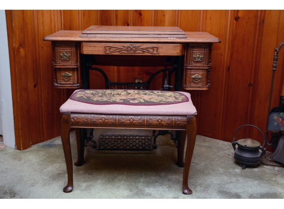 4-Drawer Singer Sewing Machine Table With Bench (no Machine)
