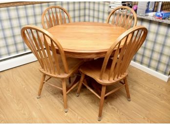 42' Round Oak Table With 4 Chair And Leaf