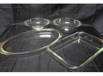 Pyrex Glass Mixing Bowls And Baking Trays
