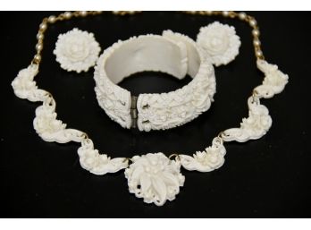 White Jewelry Set