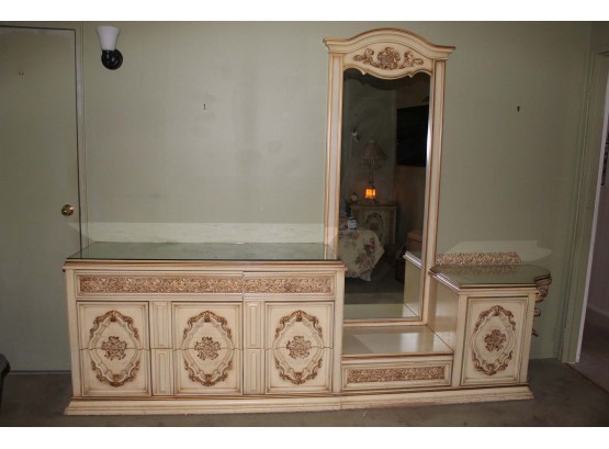 Vintage Louis XVI Hooker Furniture Co. Dresser With Mirror