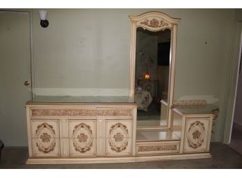 Vintage Louis XVI Hooker Furniture Co. Dresser With Mirror
