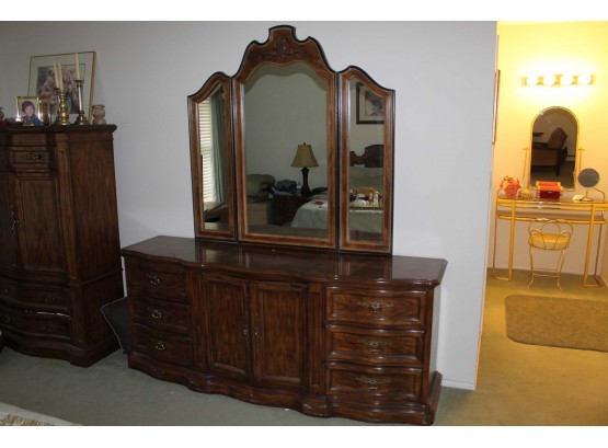 Drexel Furniture Dresser With Mirror