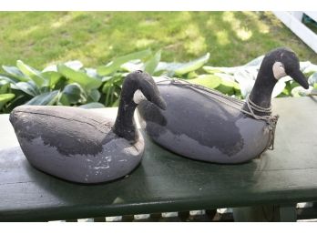 2 Geese Decoys - Lot 3