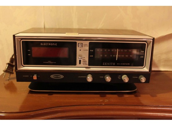 Vintage Zenith Radio/Alarm Clock