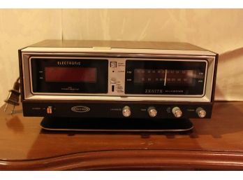Vintage Zenith Radio/Alarm Clock