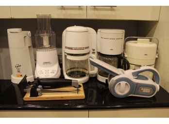 Kitchen Appliance Lot (Read)